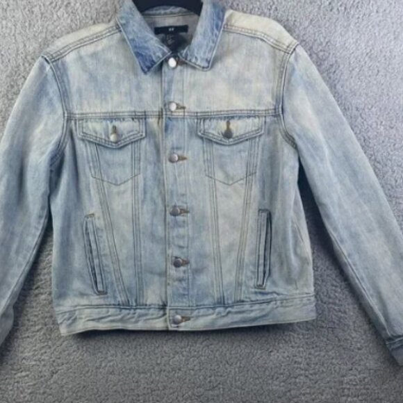 H&M Denim Jacket Womens Size 6 Distressed Light Wash Jean Stretch Button Up - Picture 1 of 5